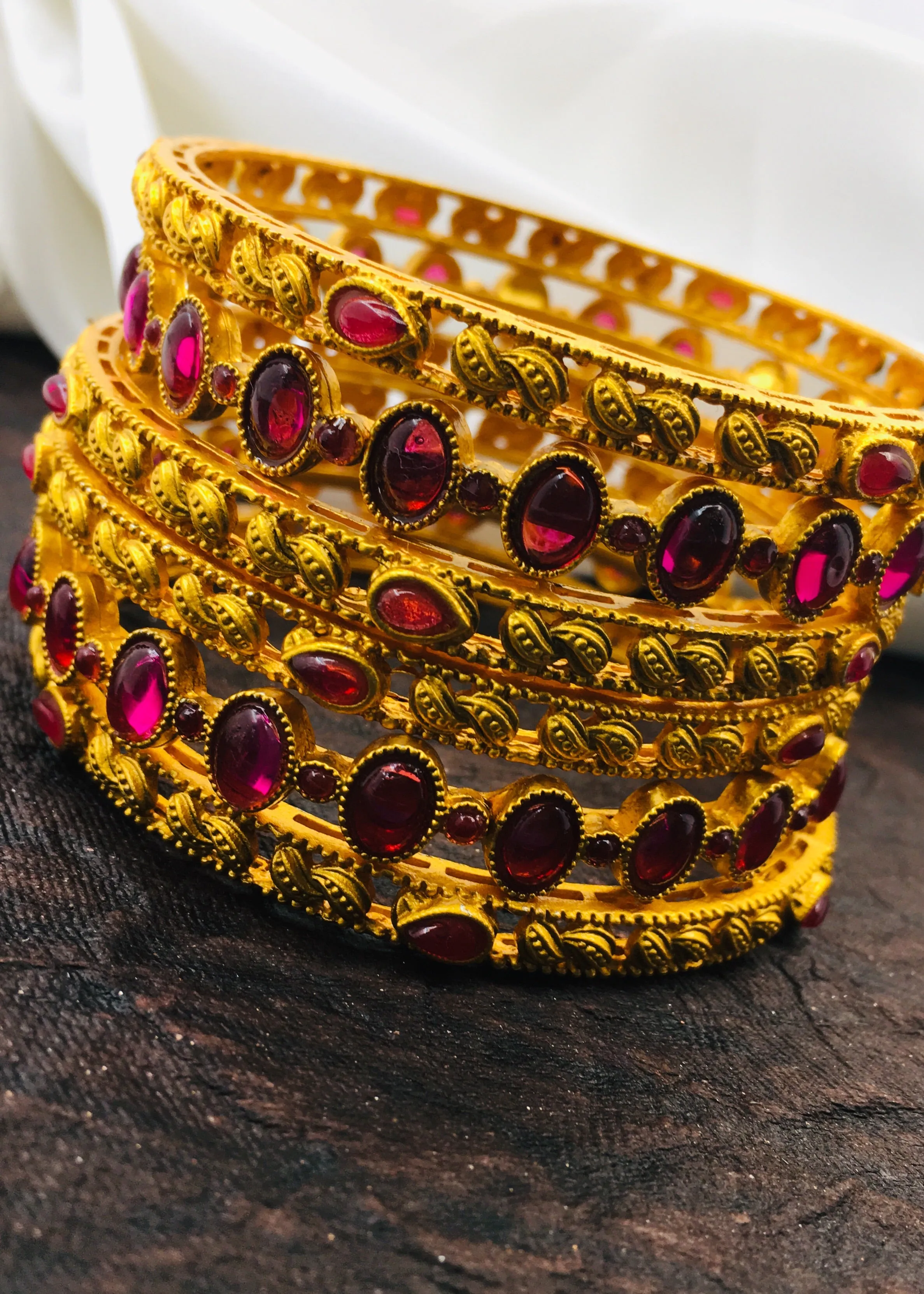 ELEGANT DESIGNER BANGLES