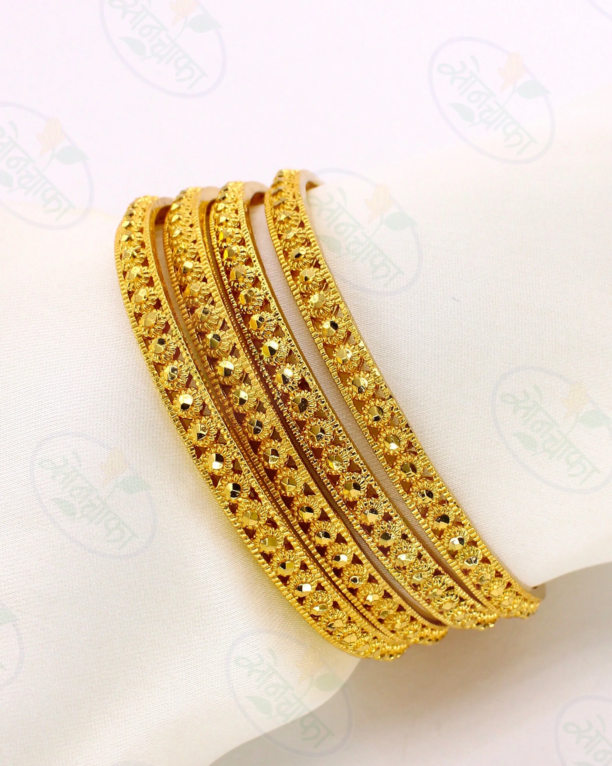 ELEGANT TEXTURED BANGLES