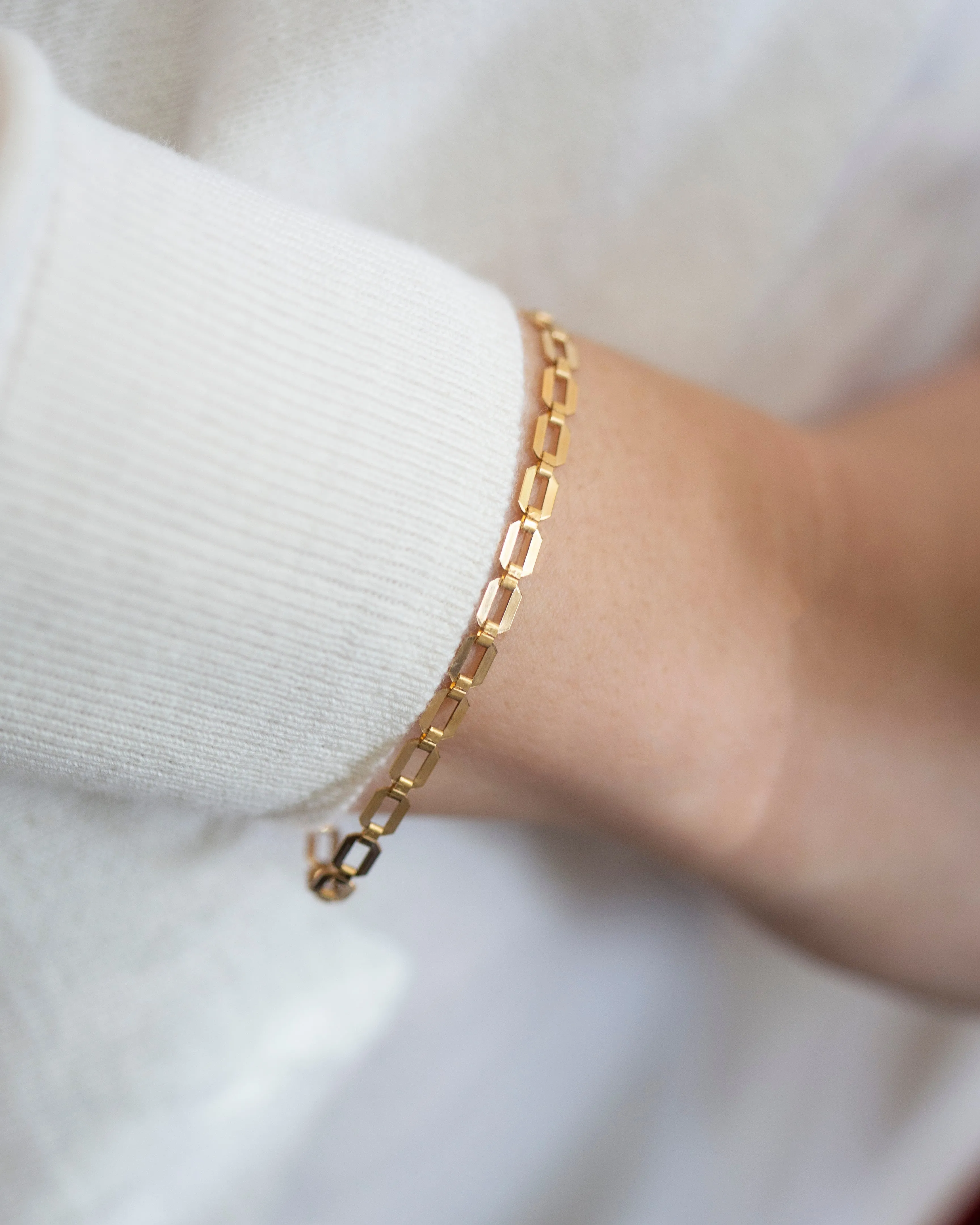 Gold bold chain bracelet