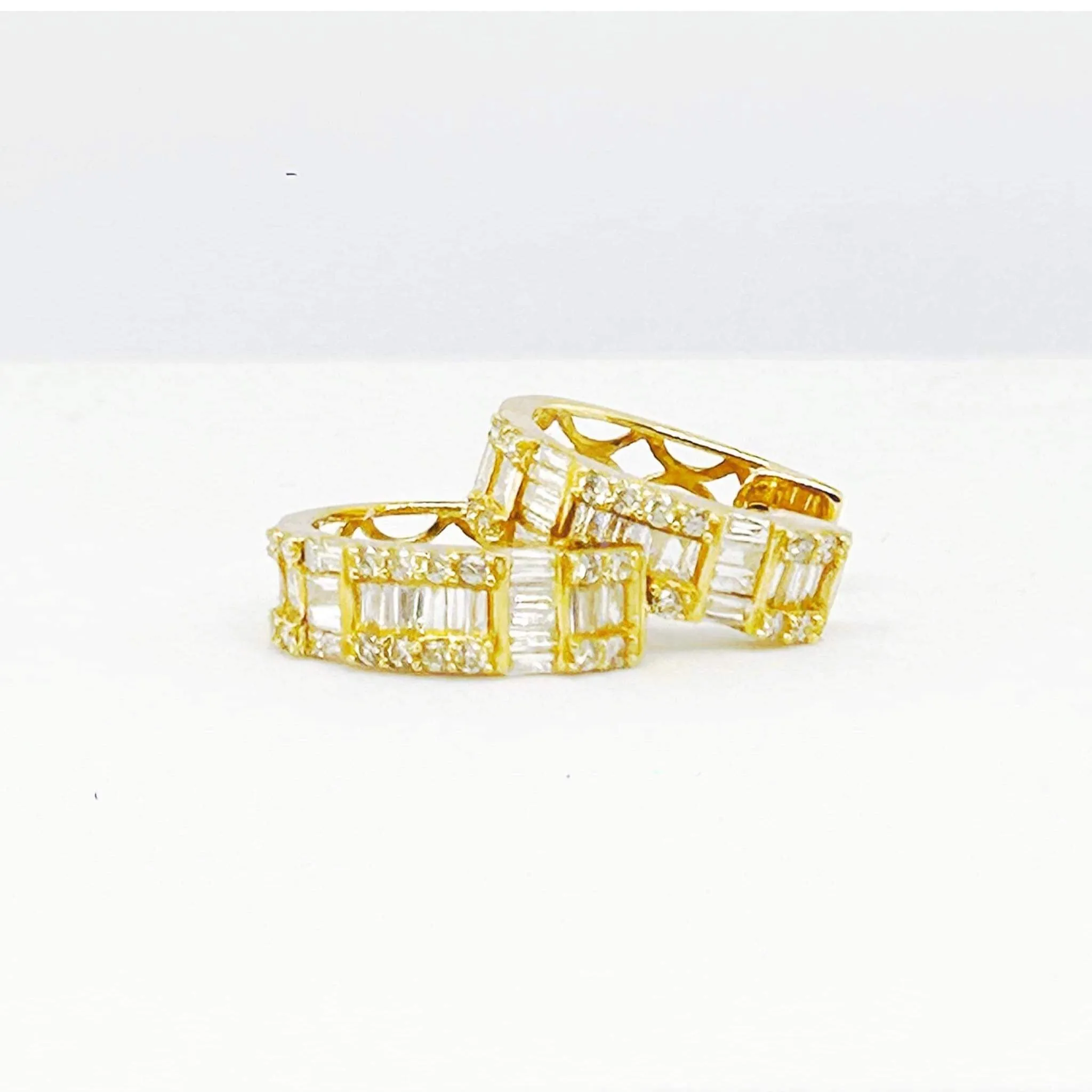 Golden Hoop Baguette Diamond Earrings 18kt