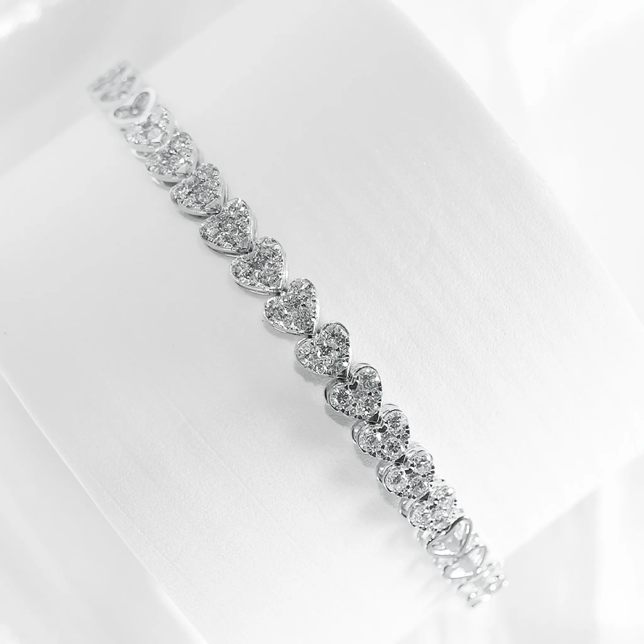 Heart Half Eternity Diamond Bracelet 18kt