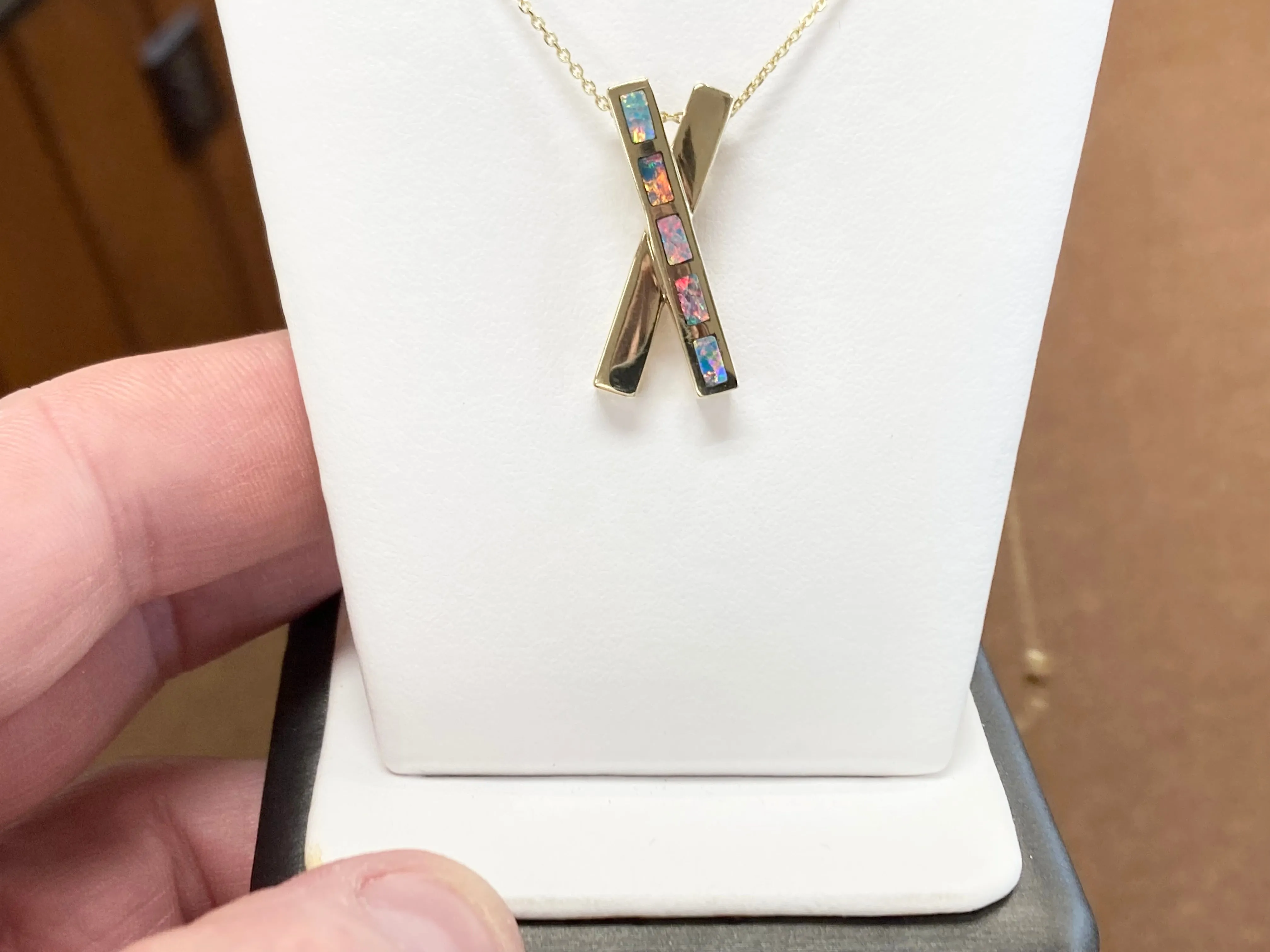 Inlaid Opal Gold Pendant And Chain