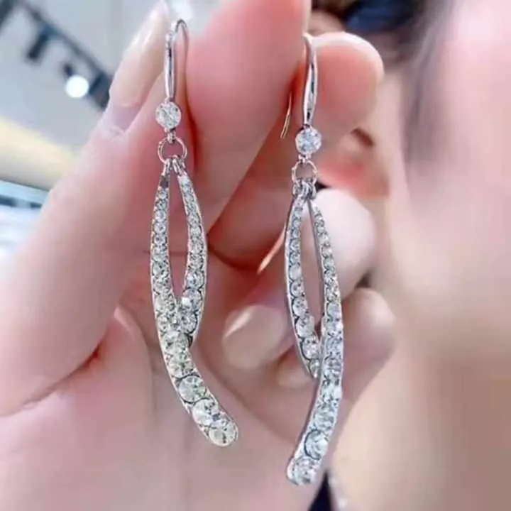 Light luxury design earrings