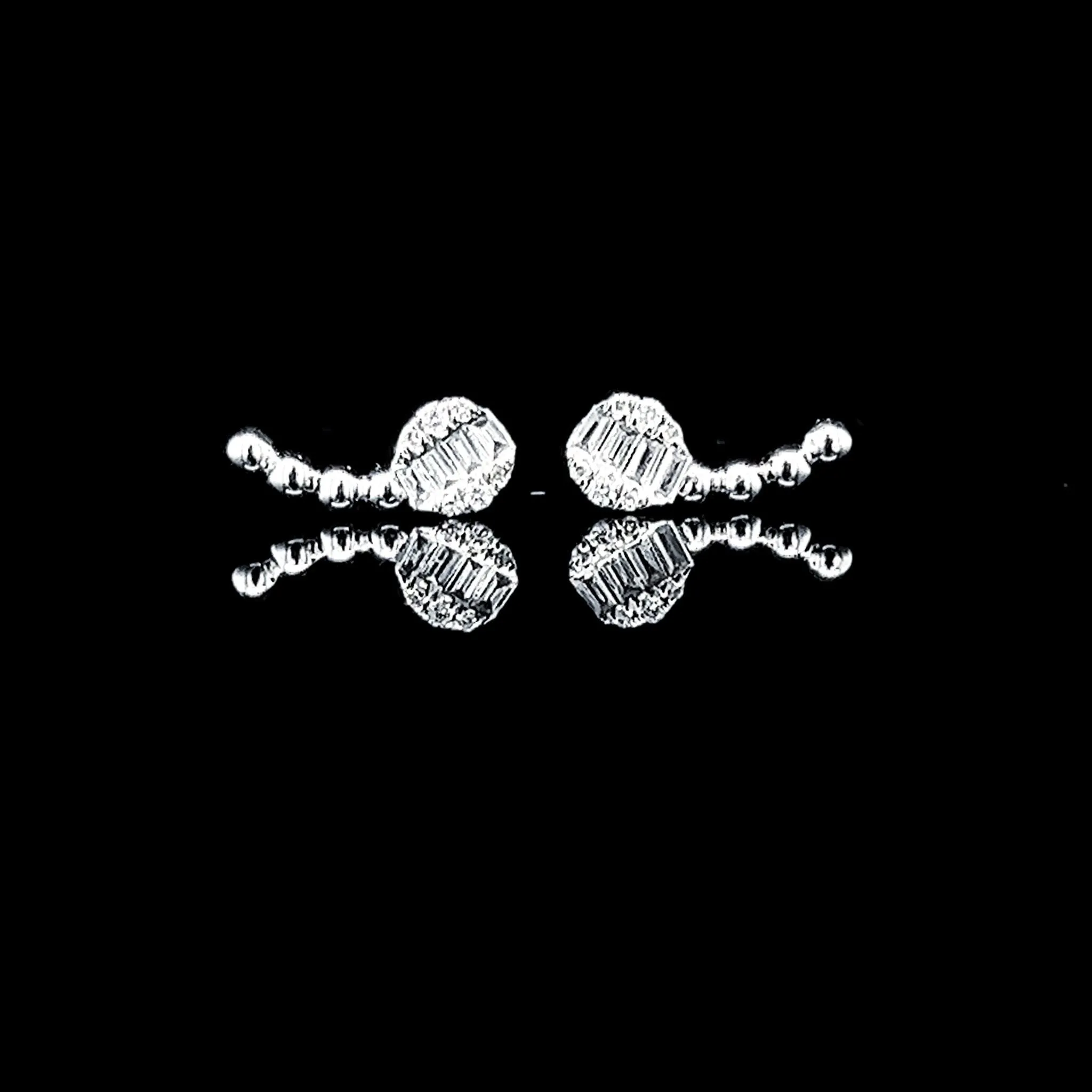 #LVNA2024 | Dainty Round Crawler Diamond Earrings 14kt