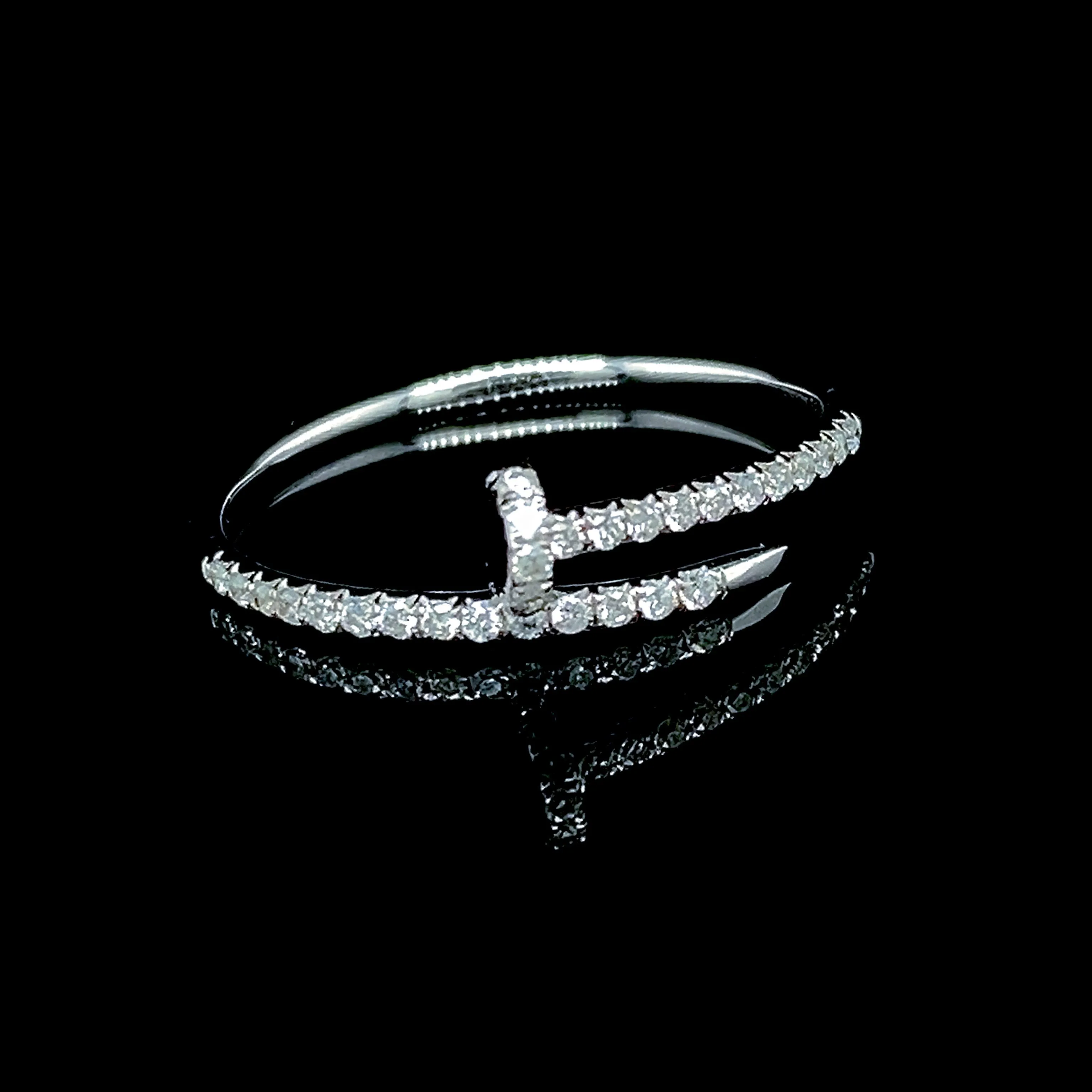 Paved Nail Diamond Ring 18kt