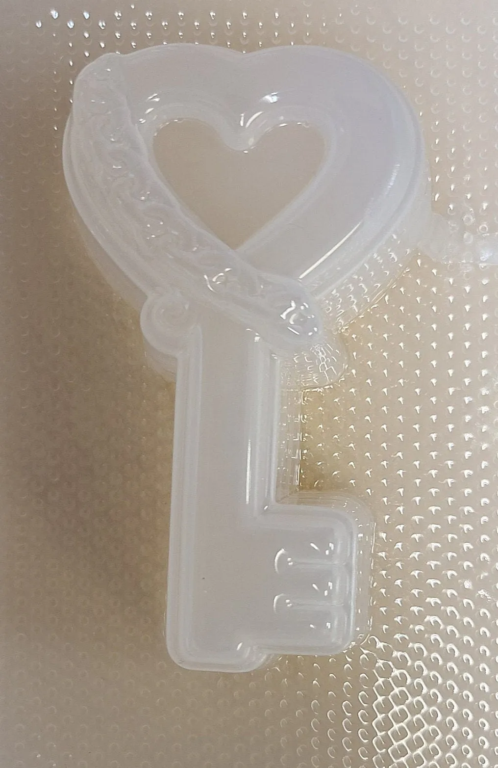 Simple Heart in Chains Key Mold